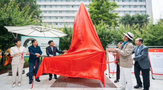 西北高等教育奠基人、中國現代醫學先驅徐誦明雕像在西北大學落成 西北高等教育奠基人、中國現代醫學先驅徐誦明雕像在西北大學落成